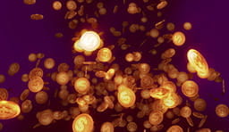 Handenvol munten in de lucht gegooid.