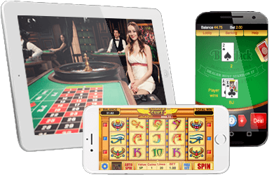 Casino games op het scherm van twee mobiele telefoons en een tablet.
