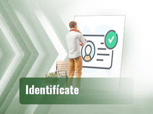 Mens die zich bevindt die het scherm van de identiteitscontrole bekijken