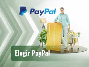 Man leunend op een bankkaart, een van de alternatieve middelen in online casino ' s die PayPal accepteren