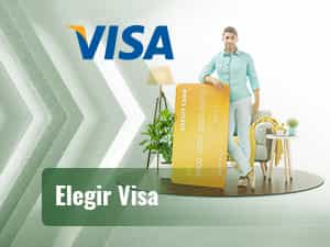 Man leunend op een bankkaart, geaccepteerd bij online casino ' s met Visa