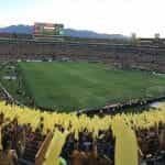 Het stadion van Los Tigres, Mexico, tijdens een voetbalwedstrijd.