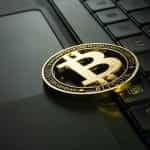 Cryptocurrency en laptop.