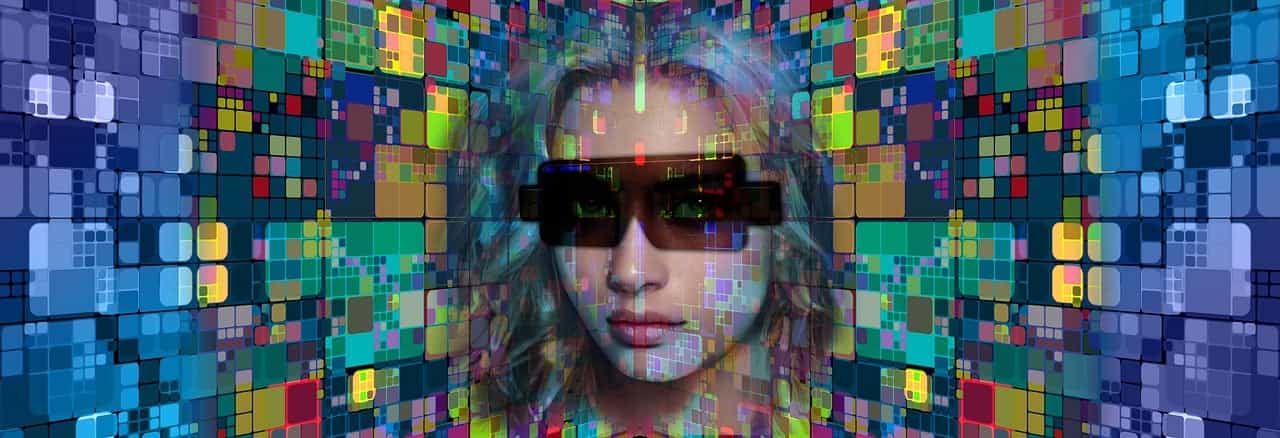 Het gezicht van de vrouw met virtuele werkelijkheidsbril op simulatieplatform.